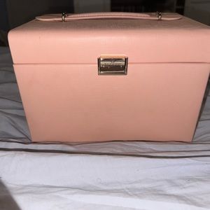 Chest for jewelry or makeup